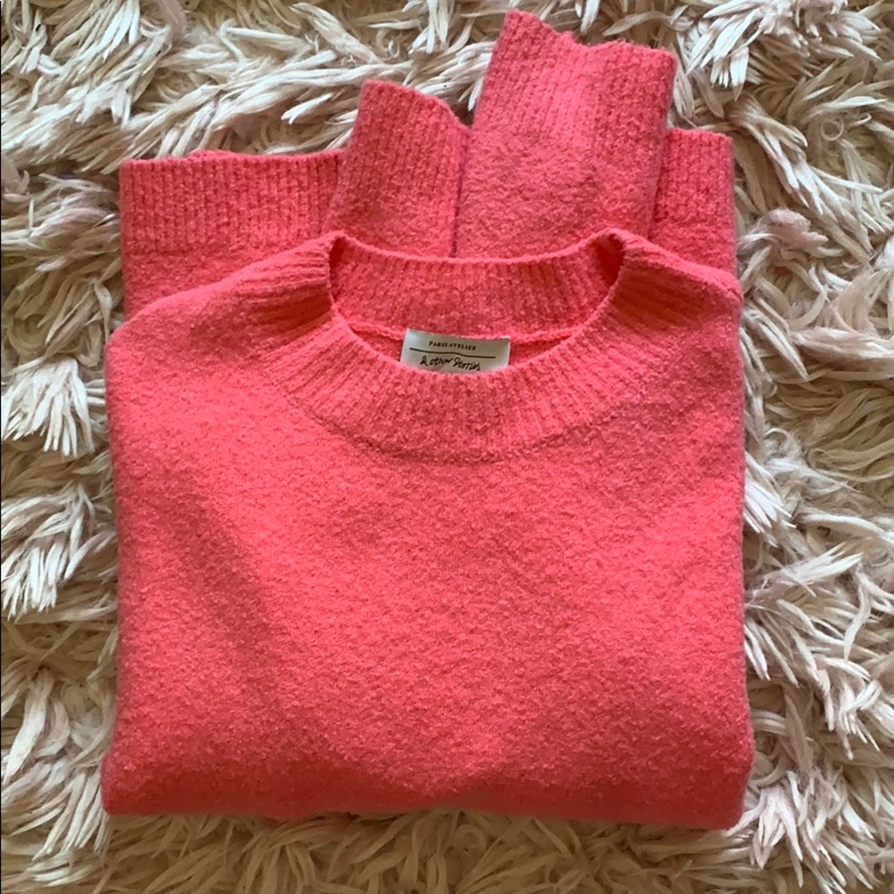 Crew neck knit sweater